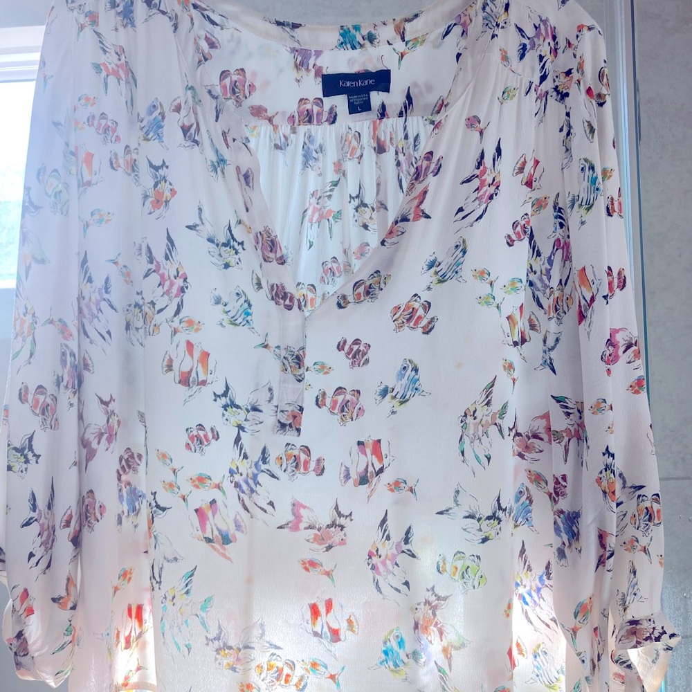Comfortable blouse with a fun fish print